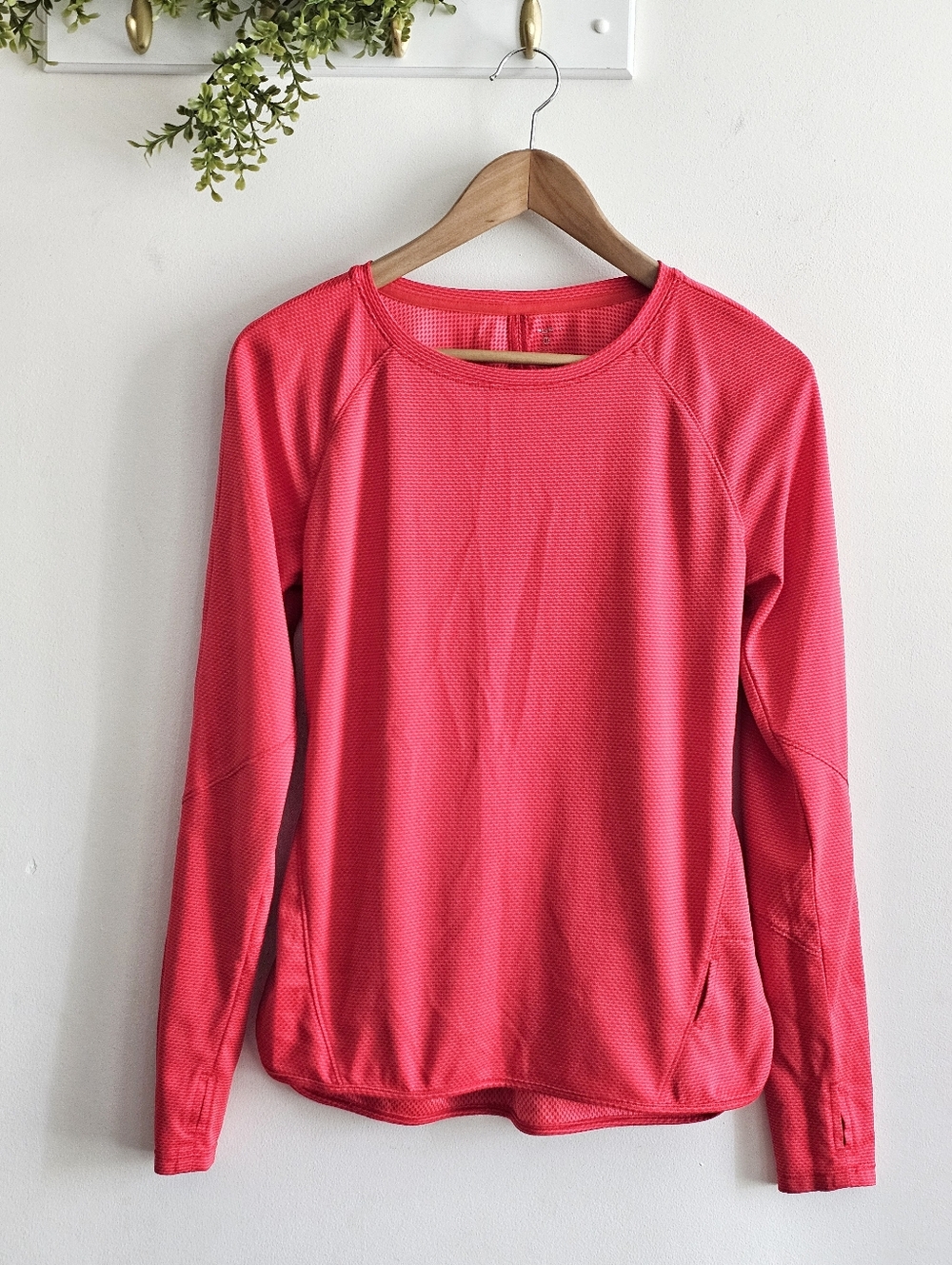 Layer 8 Women’s Athletic Long Sleeve Top Red Textured Workout Activewear Medium